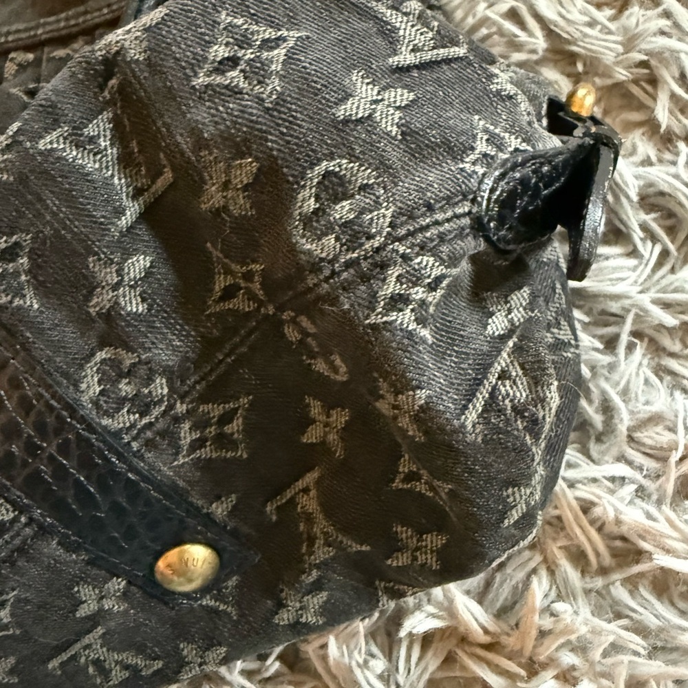 Louis Vuitton Gray Monogram Shoulder Bag - Picture 2 of 15